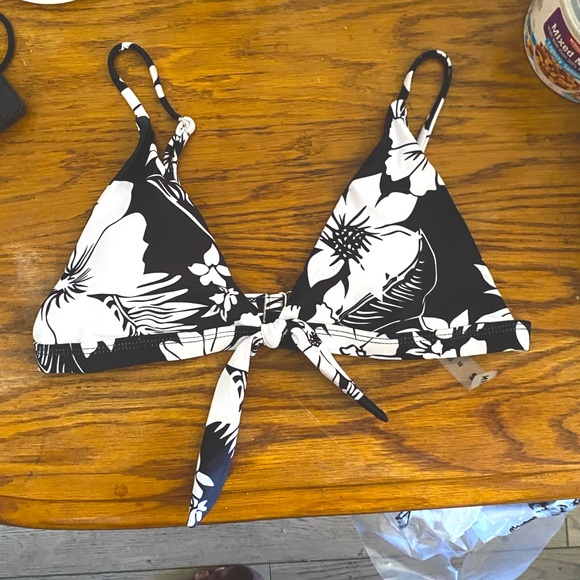 Beautiful Brand New Floral Bikini Set - Picture 4 of 4